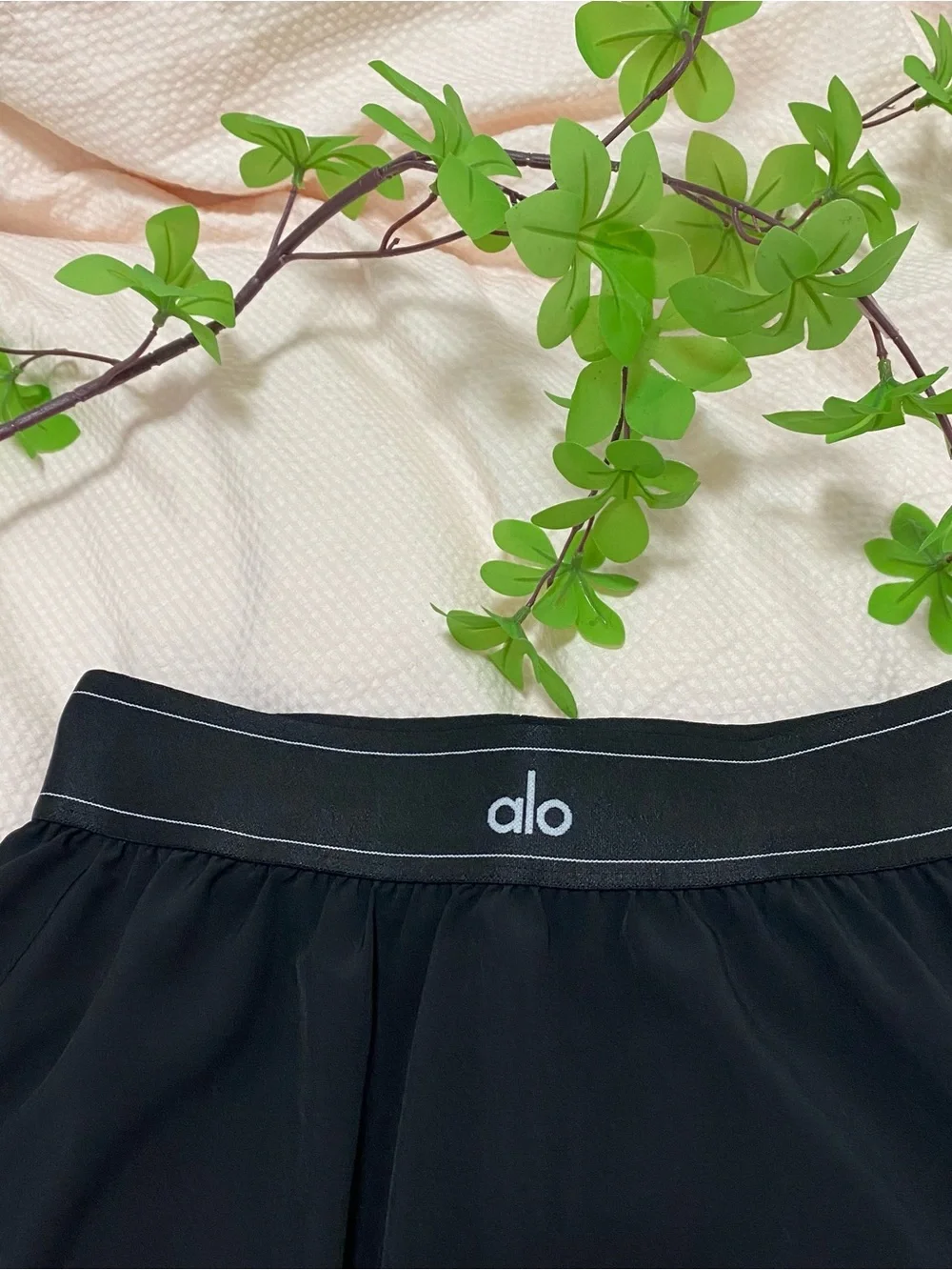 ALO Yoga Black Athletic Mini Skirt with Logo Waistband